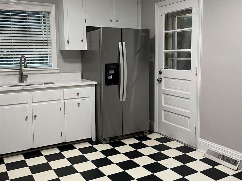 4217 Winfield Drive, Charlotte, NC 28205.  MLS# CAR4404491, YatesRealty ID 37493. 
