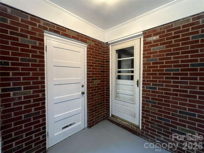 4217 Winfield Drive, Charlotte, NC 28205.  MLS# CAR4404491, YatesRealty ID 37493. 