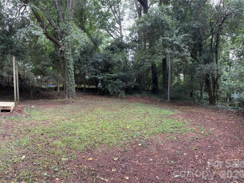4217 Winfield Drive, Charlotte, NC 28205.  MLS# CAR4404491, YatesRealty ID 37493. 