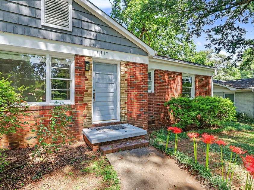 4217 Winfield Drive, Charlotte, NC 28205.  MLS# CAR4404491, YatesRealty ID 37493. 