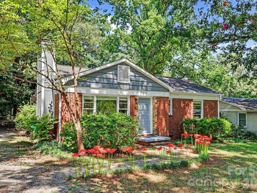 4217 Winfield Drive, Charlotte, NC 28205.  MLS# CAR4404491, YatesRealty ID 37493. 