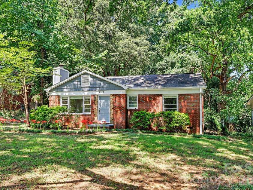 4217 Winfield Drive, Charlotte, NC 28205.  MLS# CAR4404491, YatesRealty ID 37493. 