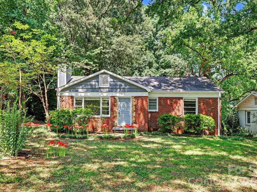 4217 Winfield Drive, Charlotte, NC 28205.  MLS# CAR4404491, YatesRealty ID 37493. 