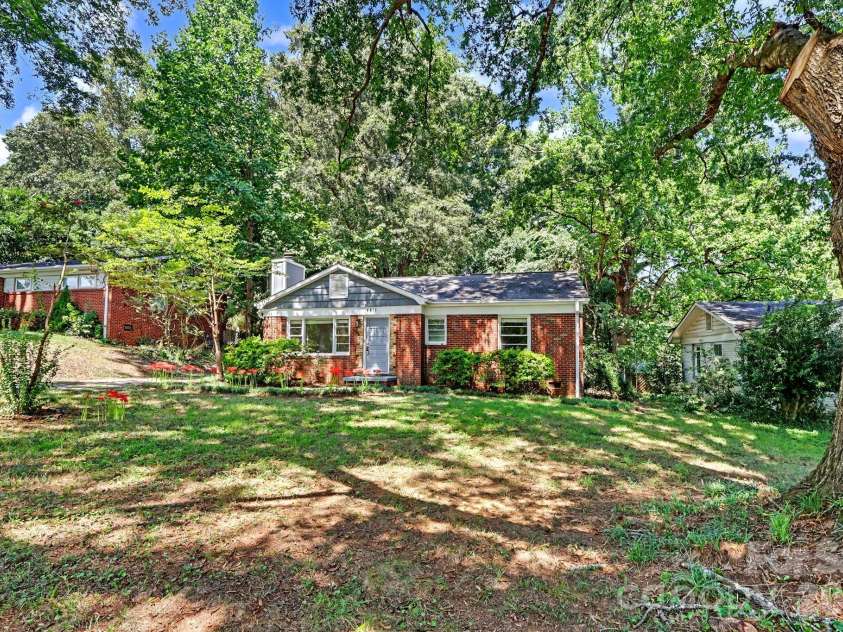 4217 Winfield Drive, Charlotte, NC 28205.  MLS# CAR4404491, YatesRealty ID 37493. 
