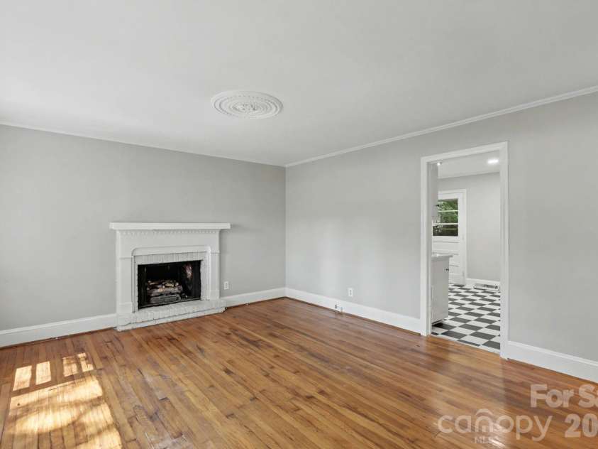 4217 Winfield Drive, Charlotte, NC 28205.  MLS# CAR4404491, YatesRealty ID 37493. 