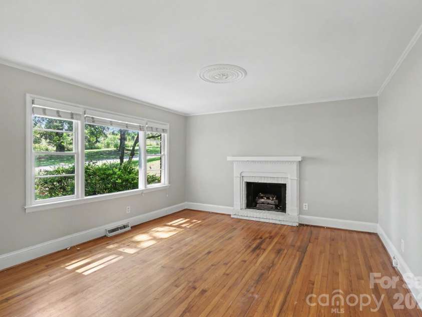4217 Winfield Drive, Charlotte, NC 28205.  MLS# CAR4404491, YatesRealty ID 37493. 