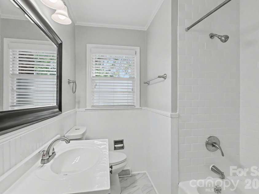 4217 Winfield Drive, Charlotte, NC 28205.  MLS# CAR4404491, YatesRealty ID 37493. 