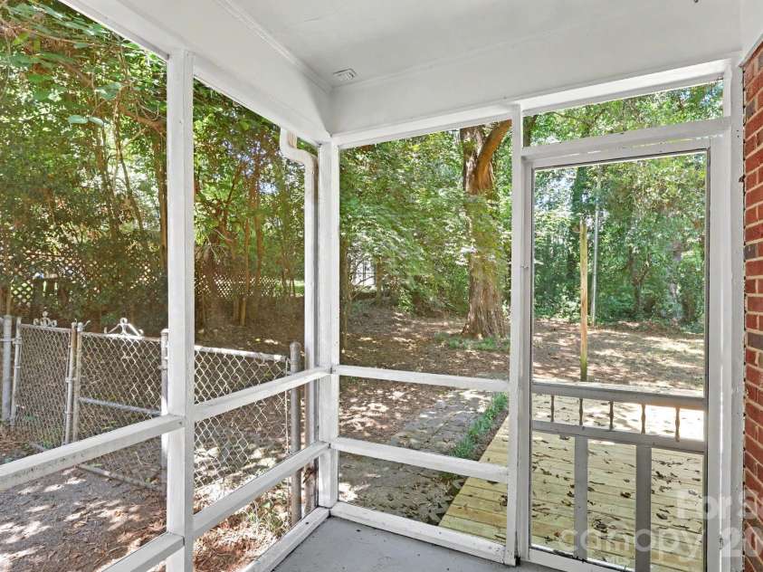 4217 Winfield Drive, Charlotte, NC 28205.  MLS# CAR4404491, YatesRealty ID 37493. 