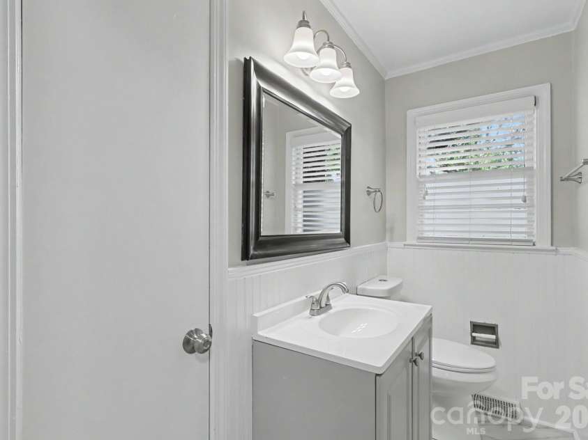 4217 Winfield Drive, Charlotte, NC 28205.  MLS# CAR4404491, YatesRealty ID 37493. 