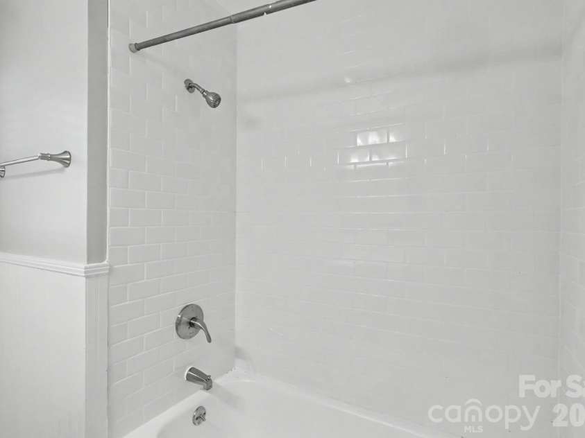 4217 Winfield Drive, Charlotte, NC 28205.  MLS# CAR4404491, YatesRealty ID 37493. 