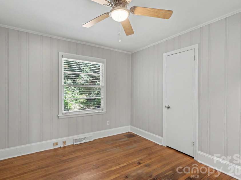 4217 Winfield Drive, Charlotte, NC 28205.  MLS# CAR4404491, YatesRealty ID 37493. 