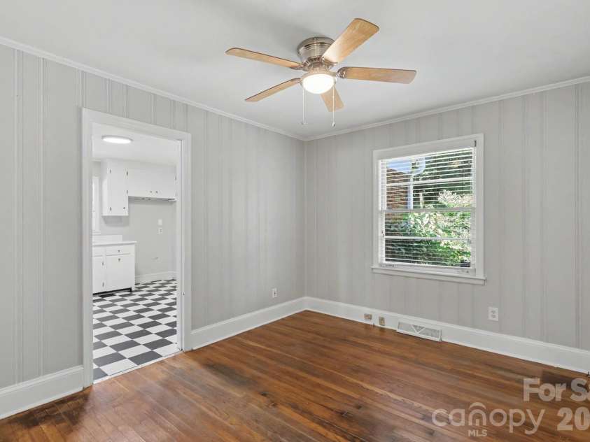 4217 Winfield Drive, Charlotte, NC 28205.  MLS# CAR4404491, YatesRealty ID 37493. 