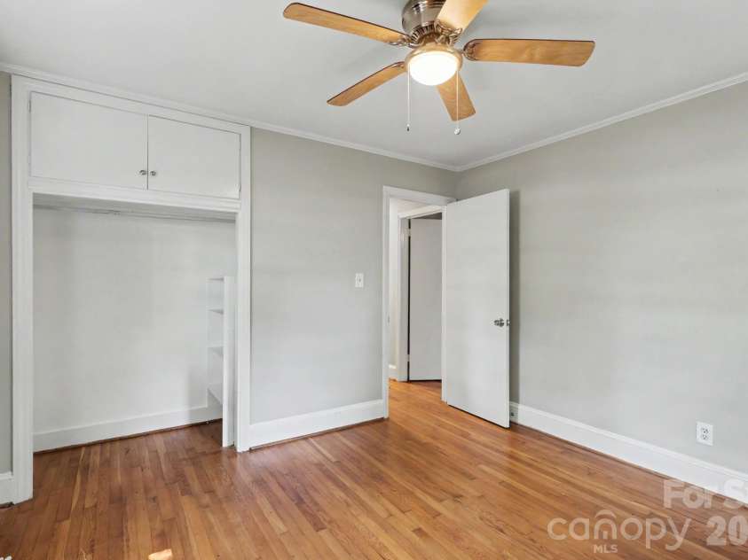 4217 Winfield Drive, Charlotte, NC 28205.  MLS# CAR4404491, YatesRealty ID 37493. 
