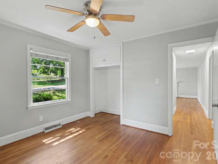 4217 Winfield Drive, Charlotte, NC 28205.  MLS# CAR4404491, YatesRealty ID 37493. 
