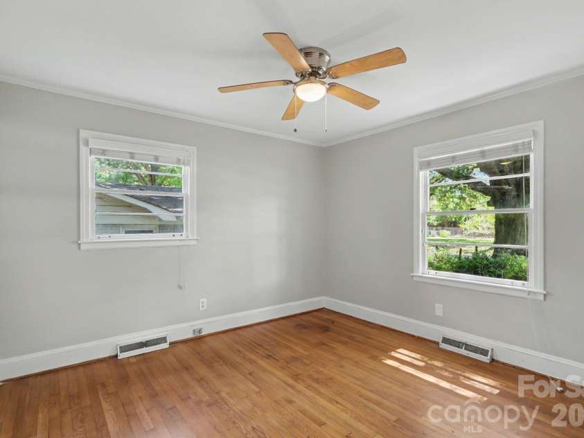 4217 Winfield Drive, Charlotte, NC 28205.  MLS# CAR4404491, YatesRealty ID 37493. 