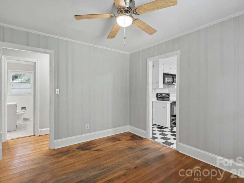 4217 Winfield Drive, Charlotte, NC 28205.  MLS# CAR4404491, YatesRealty ID 37493. 