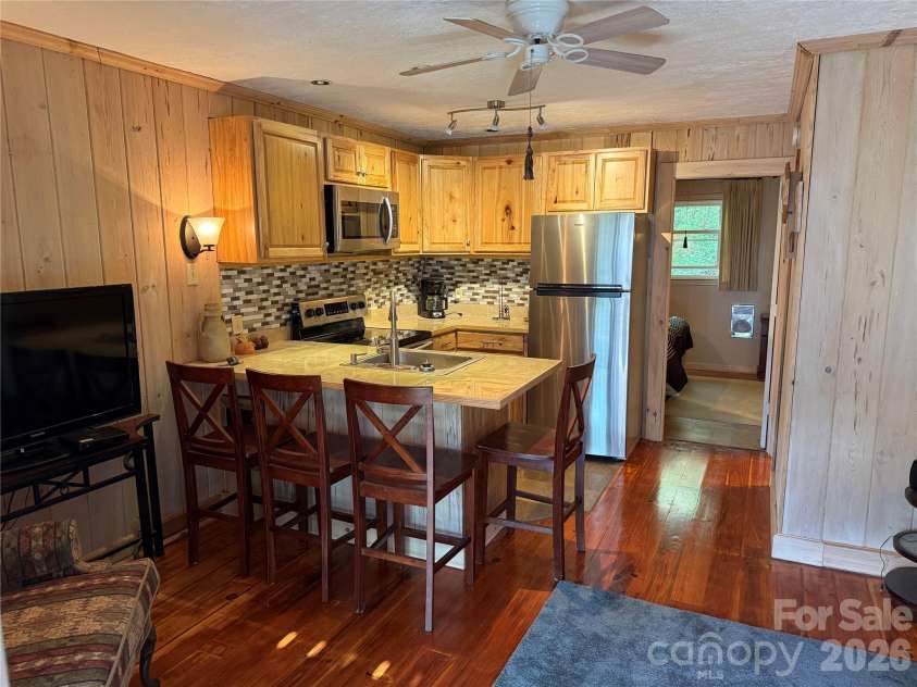 145 Hawks Nest Lane, Highlands, NC 28741.  MLS# CAR4405263, YatesRealty ID 37495. 
