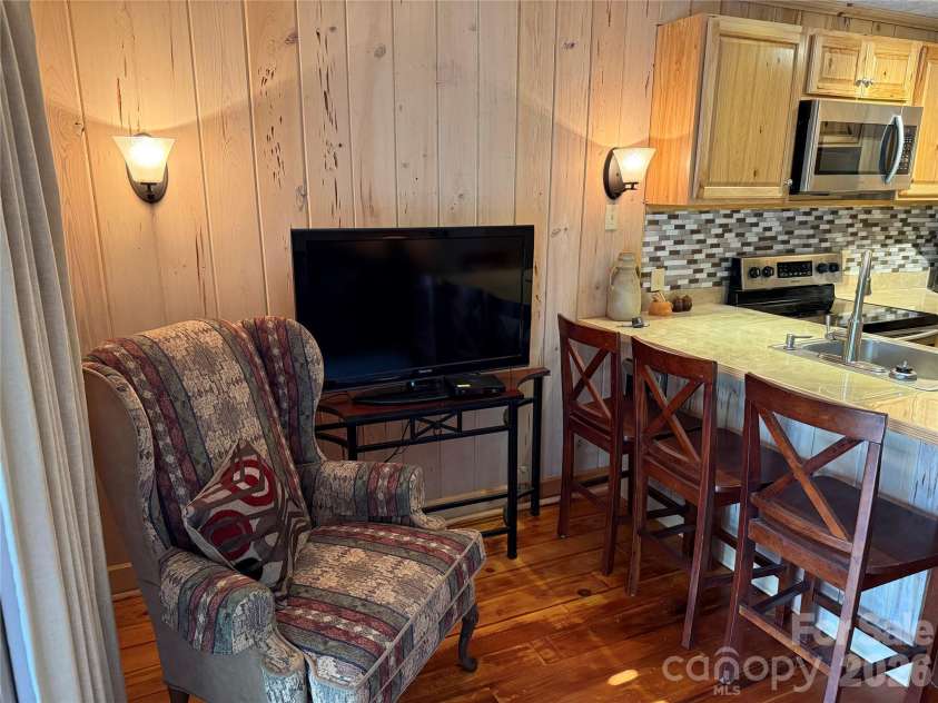 145 Hawks Nest Lane, Highlands, NC 28741.  MLS# CAR4405263, YatesRealty ID 37495. 