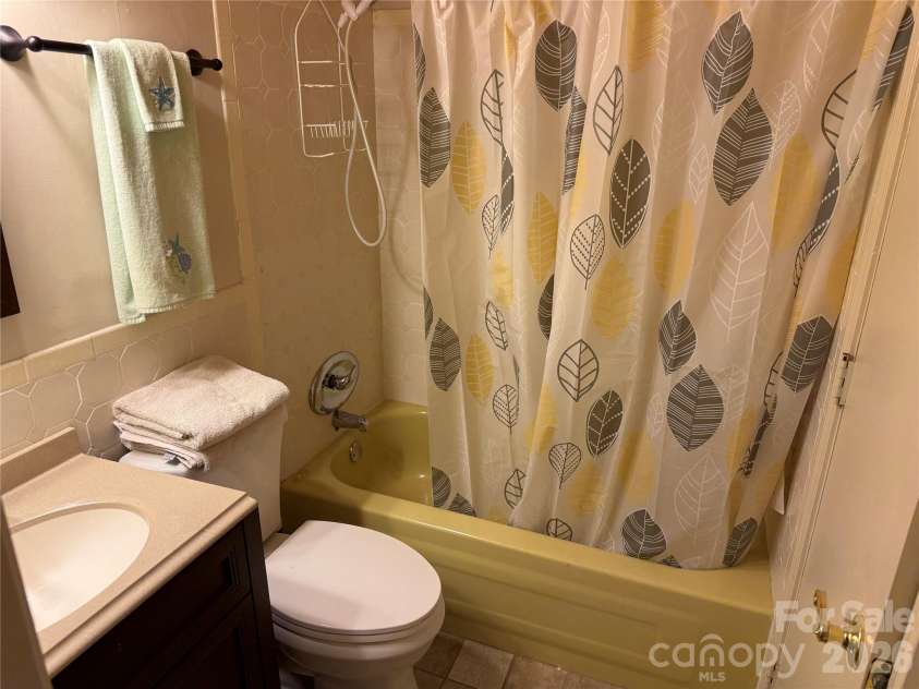145 Hawks Nest Lane, Highlands, NC 28741.  MLS# CAR4405263, YatesRealty ID 37495. 