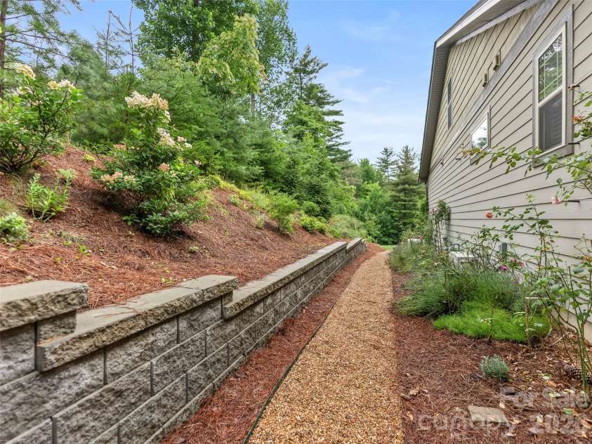 151 Monarch Road, Hendersonville, NC 28739.  MLS# CAR4383763, YatesRealty ID 37499. 