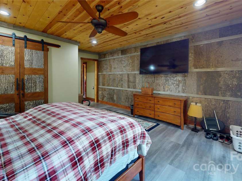 811 Hemlock Drive, Newland, NC 28657.  MLS# CAR4313317, YatesRealty ID 375. 