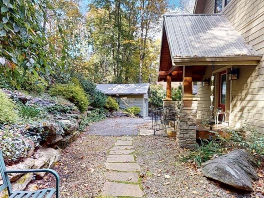 811 Hemlock Drive, Newland, NC 28657.  MLS# CAR4313317, YatesRealty ID 375. 