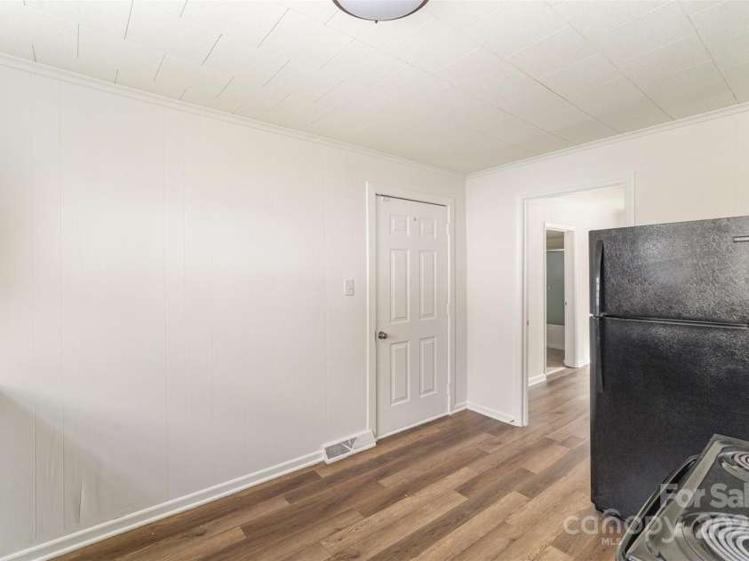 1893 Hilltop Circle, Gastonia, NC 28054.  MLS# CAR4230566, YatesRealty ID 3750. 