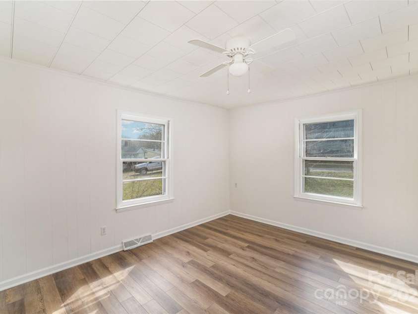 1893 Hilltop Circle, Gastonia, NC 28054.  MLS# CAR4230566, YatesRealty ID 3750. 