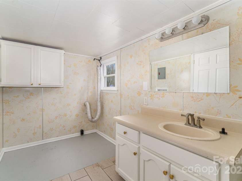 1893 Hilltop Circle, Gastonia, NC 28054.  MLS# CAR4230566, YatesRealty ID 3750. 
