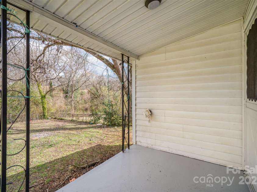 1893 Hilltop Circle, Gastonia, NC 28054.  MLS# CAR4230566, YatesRealty ID 3750. 