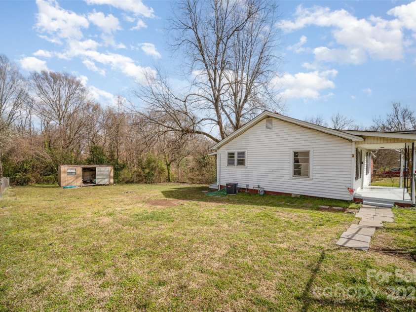 1893 Hilltop Circle, Gastonia, NC 28054.  MLS# CAR4230566, YatesRealty ID 3750. 