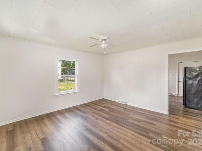 1893 Hilltop Circle, Gastonia, NC 28054.  MLS# CAR4230566, YatesRealty ID 3750. 