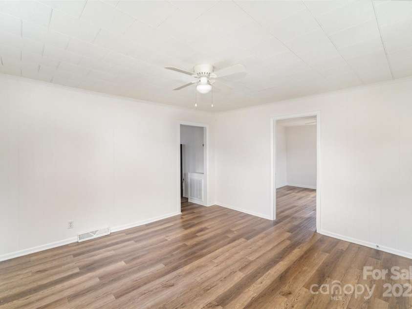 1893 Hilltop Circle, Gastonia, NC 28054.  MLS# CAR4230566, YatesRealty ID 3750. 