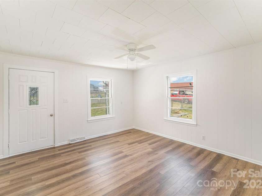 1893 Hilltop Circle, Gastonia, NC 28054.  MLS# CAR4230566, YatesRealty ID 3750. 