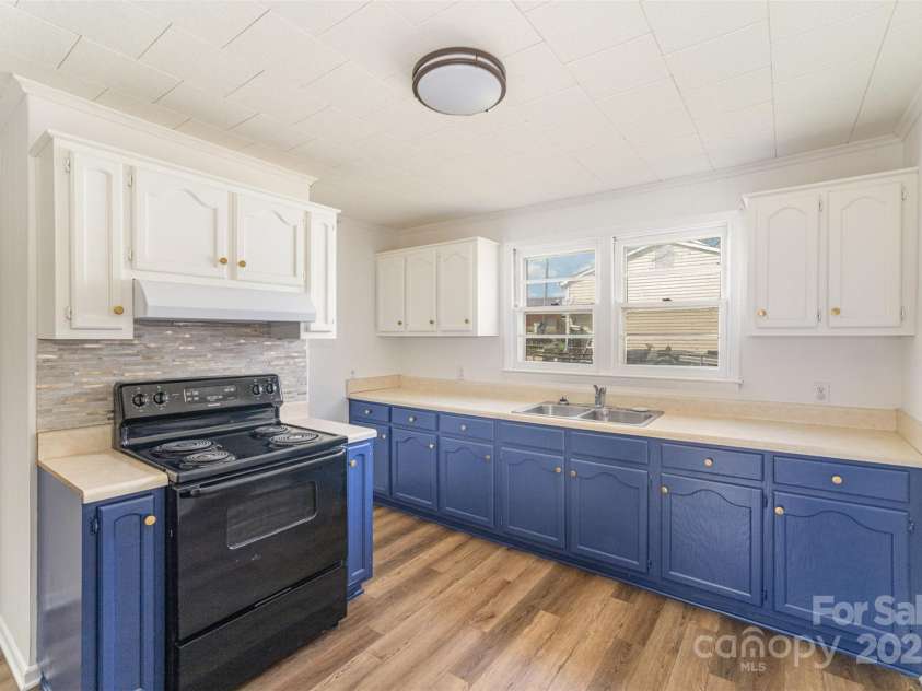 1893 Hilltop Circle, Gastonia, NC 28054.  MLS# CAR4230566, YatesRealty ID 3750. 