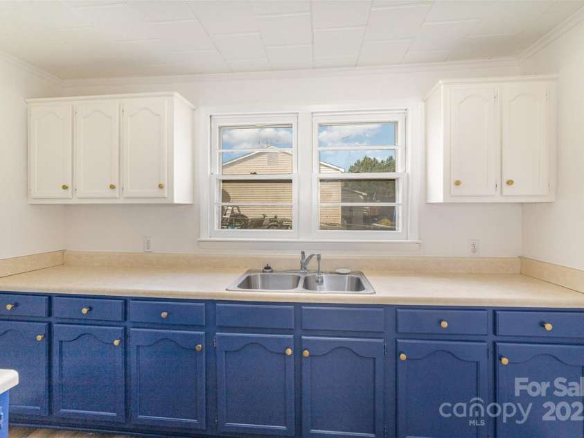 1893 Hilltop Circle, Gastonia, NC 28054.  MLS# CAR4230566, YatesRealty ID 3750. 