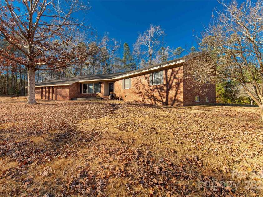 2570 Pineview Drive, Lancaster, SC 29720.  MLS# CAR4327318, YatesRealty ID 3750. 