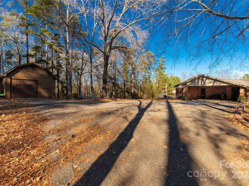 2570 Pineview Drive, Lancaster, SC 29720.  MLS# CAR4327318, YatesRealty ID 3750. 