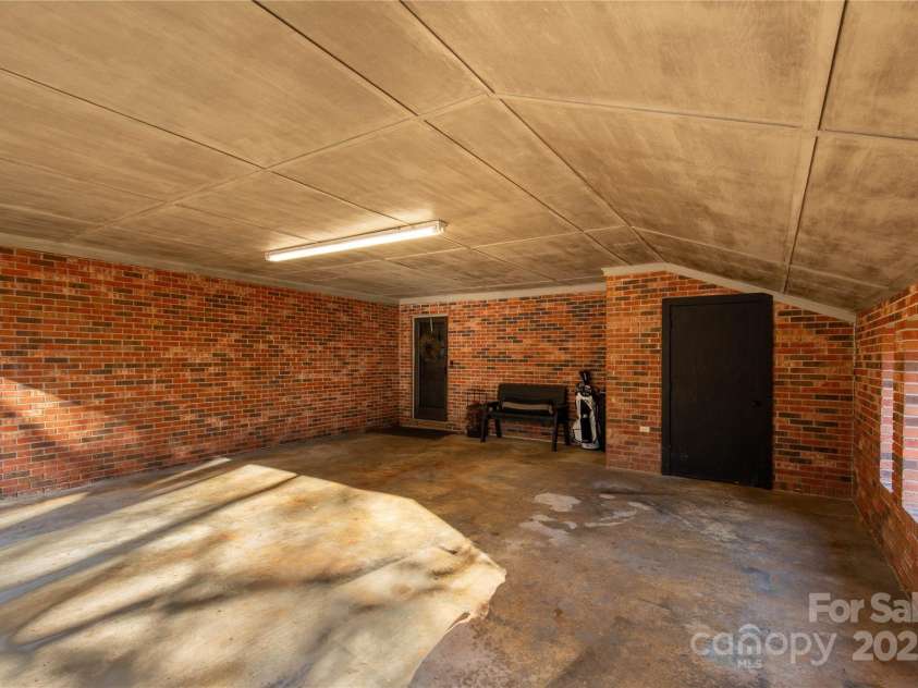 2570 Pineview Drive, Lancaster, SC 29720.  MLS# CAR4327318, YatesRealty ID 3750. 