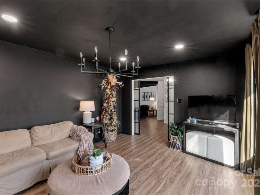 2570 Pineview Drive, Lancaster, SC 29720.  MLS# CAR4327318, YatesRealty ID 3750. 