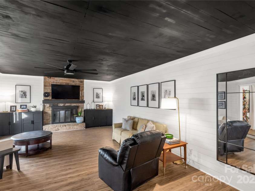 2570 Pineview Drive, Lancaster, SC 29720.  MLS# CAR4327318, YatesRealty ID 3750. 