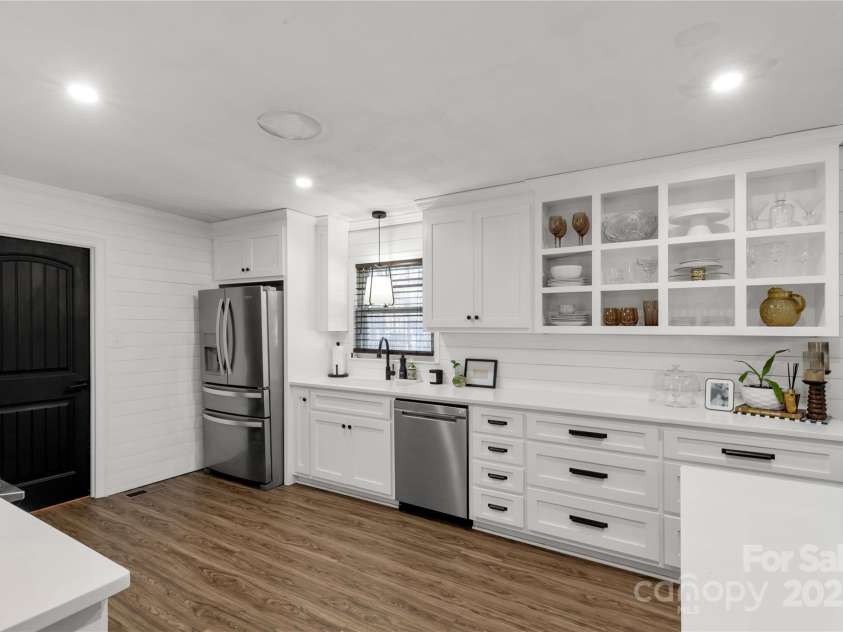2570 Pineview Drive, Lancaster, SC 29720.  MLS# CAR4327318, YatesRealty ID 3750. 