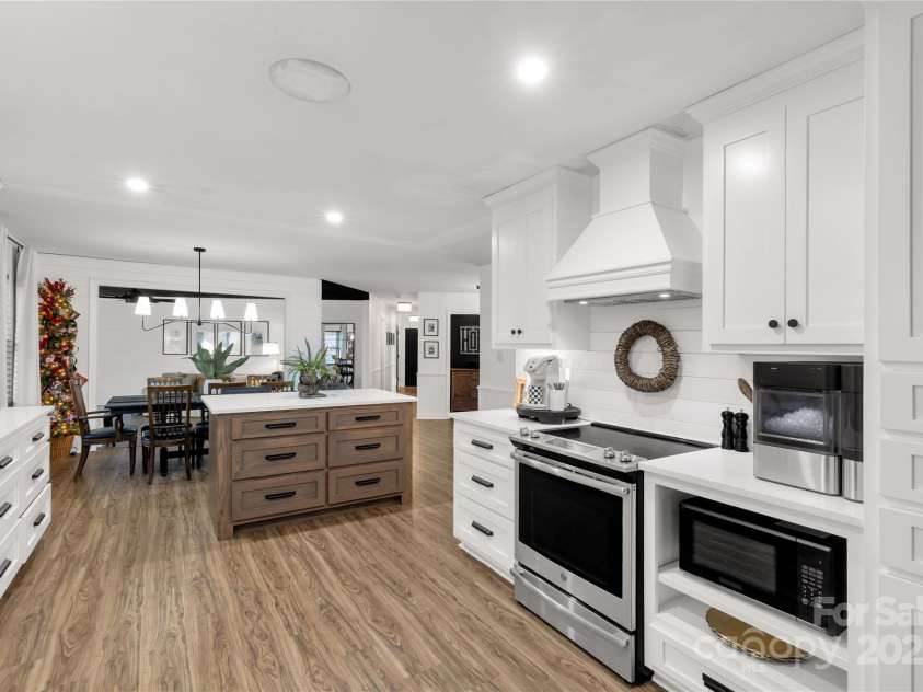 2570 Pineview Drive, Lancaster, SC 29720.  MLS# CAR4327318, YatesRealty ID 3750. 