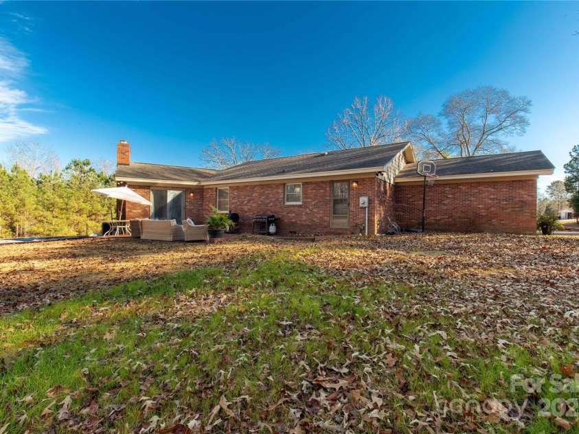 2570 Pineview Drive, Lancaster, SC 29720.  MLS# CAR4327318, YatesRealty ID 3750. 