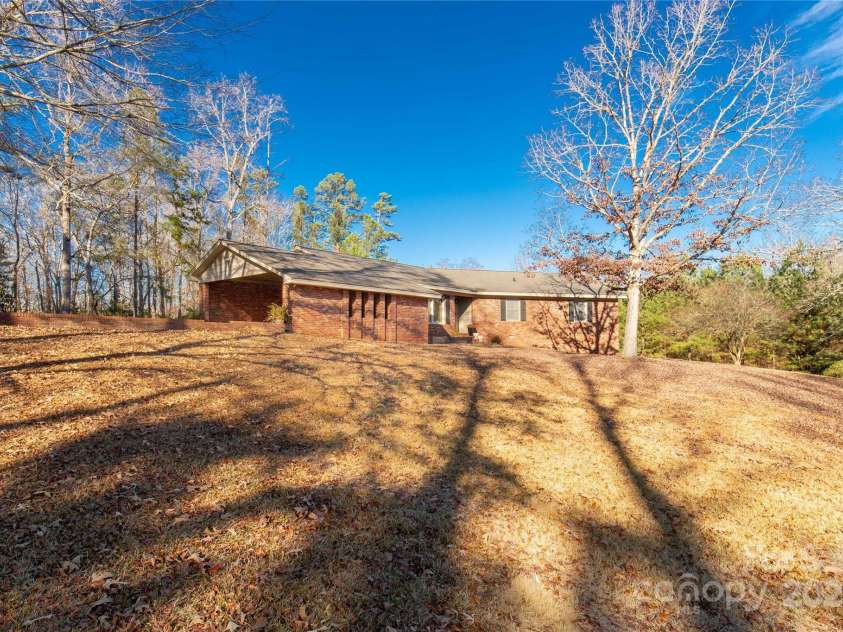 2570 Pineview Drive, Lancaster, SC 29720.  MLS# CAR4327318, YatesRealty ID 3750. 