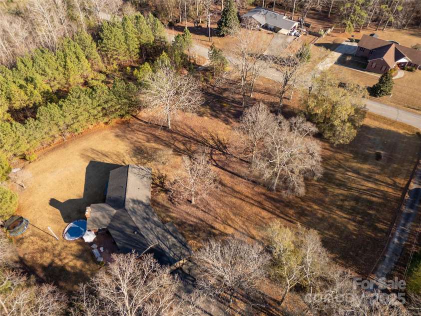 2570 Pineview Drive, Lancaster, SC 29720.  MLS# CAR4327318, YatesRealty ID 3750. 