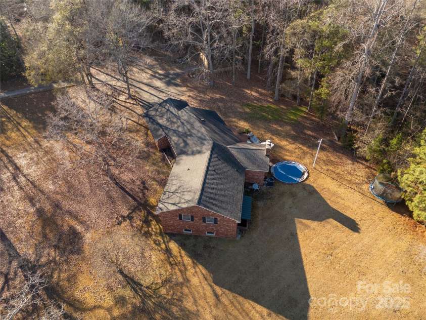 2570 Pineview Drive, Lancaster, SC 29720.  MLS# CAR4327318, YatesRealty ID 3750. 