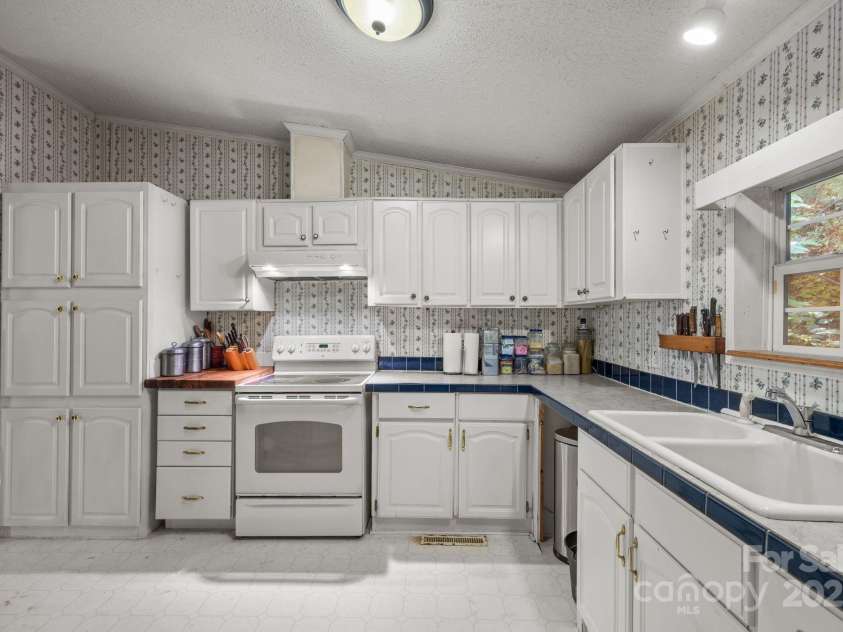 74 Davis Chapel Road, Candler, NC 28715.  MLS# CAR4311937, YatesRealty ID 3750. Kitchen