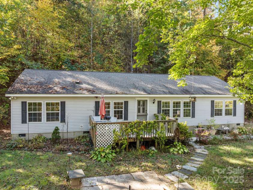 74 Davis Chapel Road, Candler, NC 28715.  MLS# CAR4311937, YatesRealty ID 3750. Welcome to 74 Davis Chapel Rd