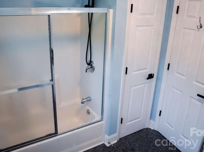 6567 Keeneland Trail, Vale, NC 28168.  MLS# CAR4404550, YatesRealty ID 37501. 2nd floor full bathroom
